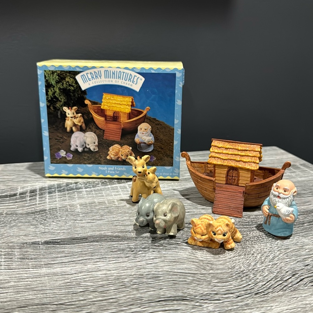 Hallmark | Merry Miniatures: Noah and Friends - 5-Piece Collectible Figure Set